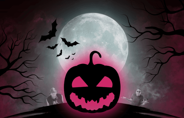 Die Grafik zeigt einen böse blickenden Halloween-Kürbis vor düsterem Hintergrund. Auch sind Fledermäuse, kahle Bäume und ein Mond zu sehen. Am unteren Ende sind die beiden DJs abgebildet.